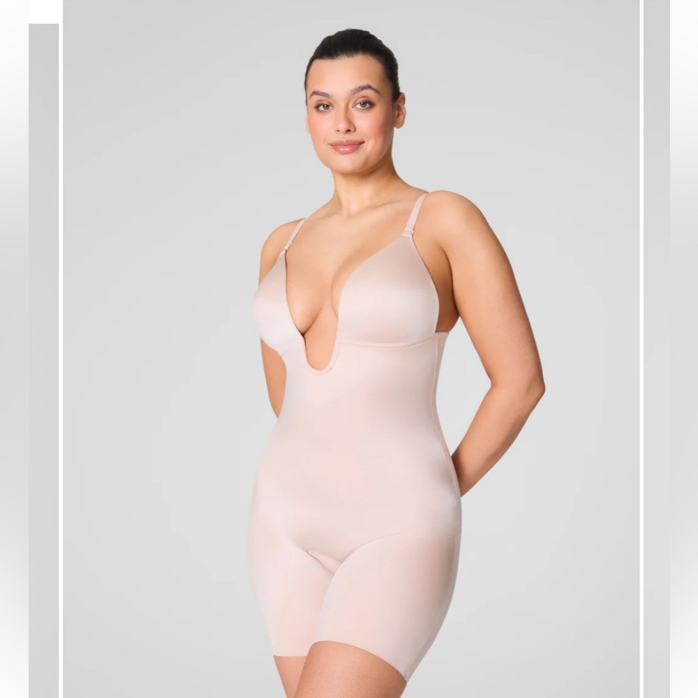 Plunge Low-Back Mid-Thigh Bodysuit - in color linen - size M - SPANXshape